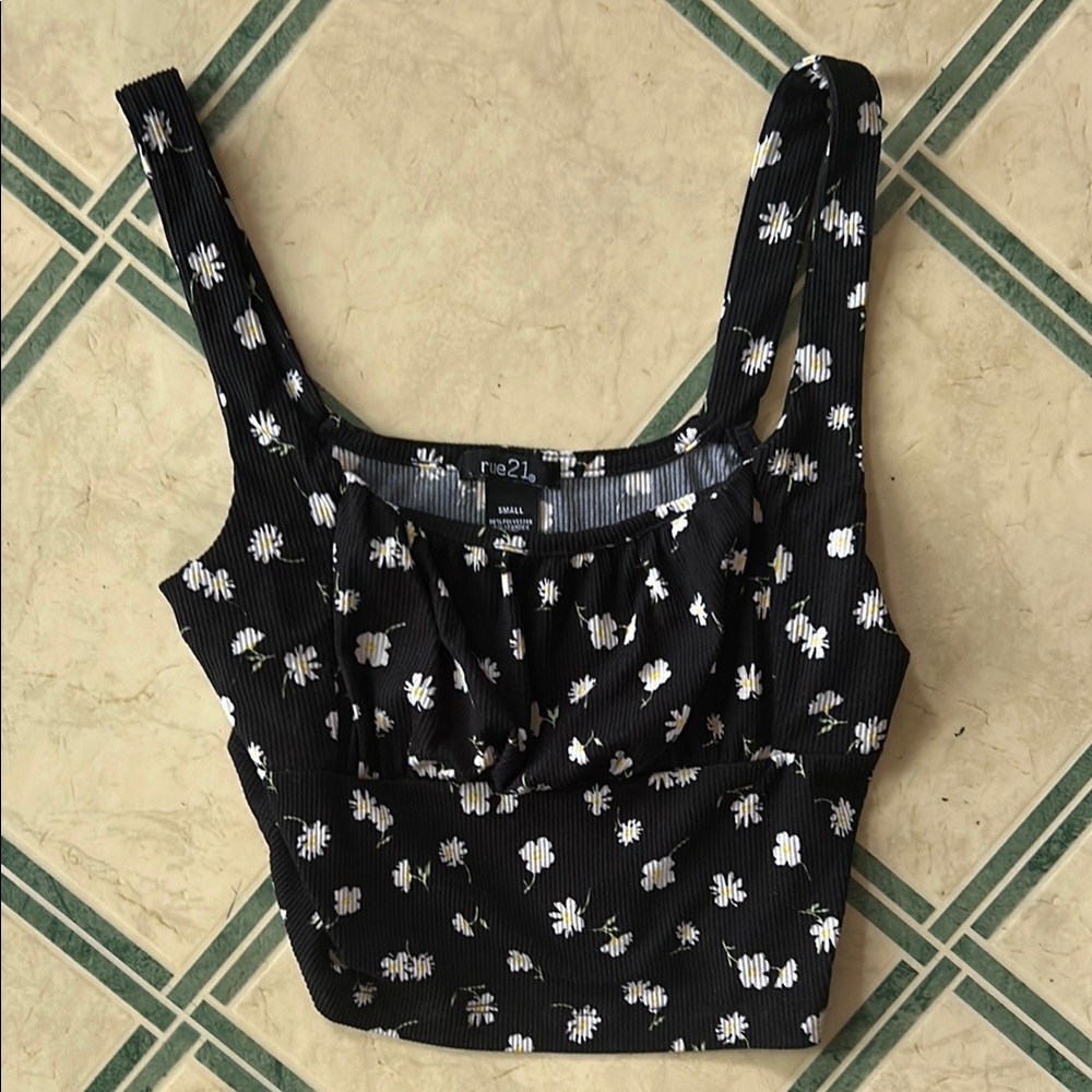 Rue21 Black and White Floral Ruched Crop Tank Top